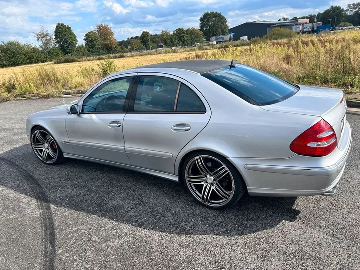 Mercedes-Benz E 320