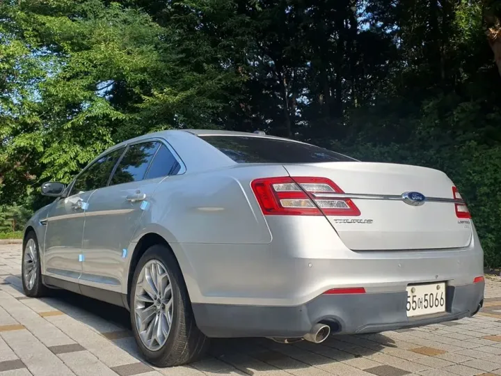 Ford Taurus