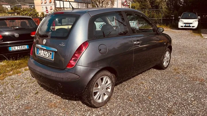 Lancia Ypsilon