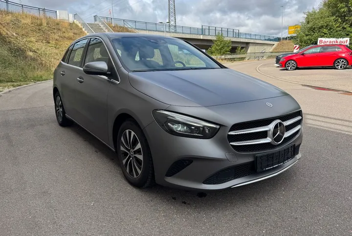 Mercedes-Benz B 200