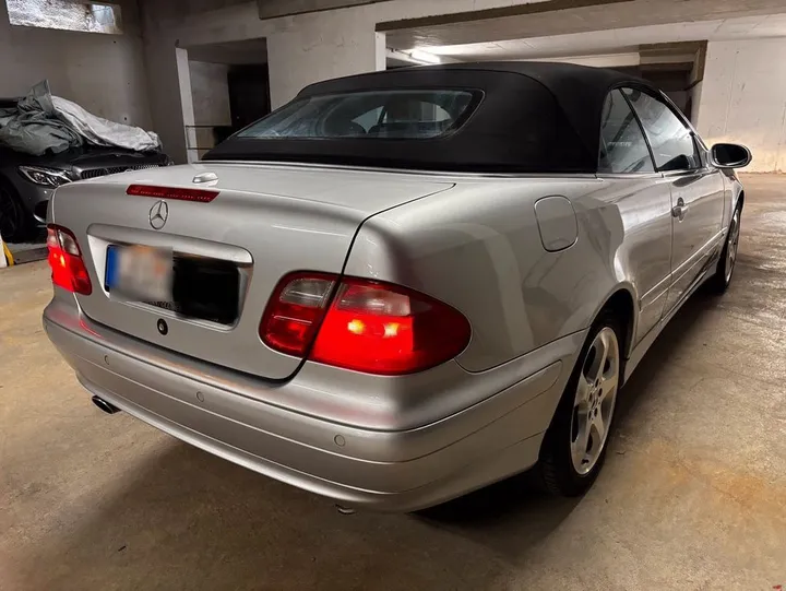 Mercedes-Benz 230