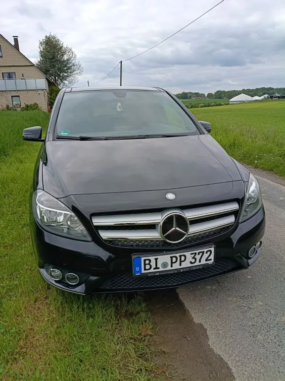 Mercedes-Benz B 180
