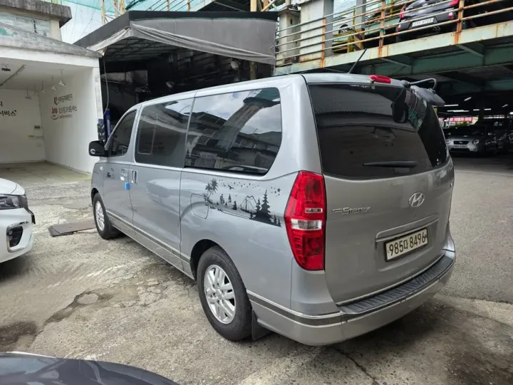 Hyundai Starex