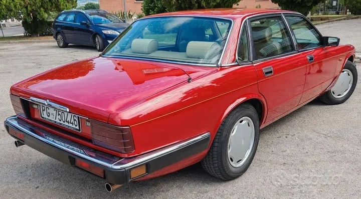 Jaguar XJ