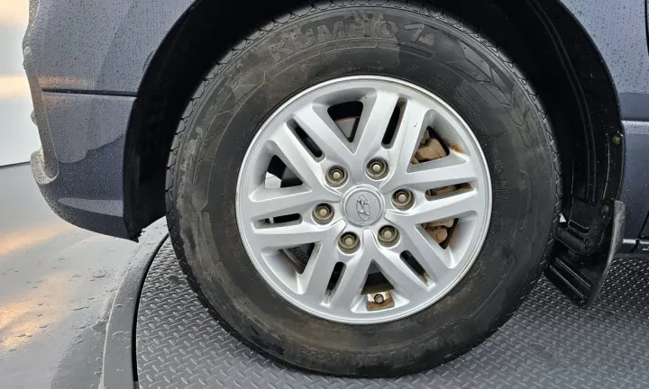 Hyundai Starex