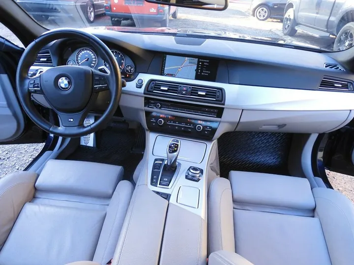 BMW M550
