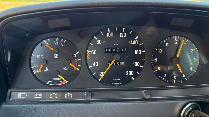 Mercedes-Benz 230