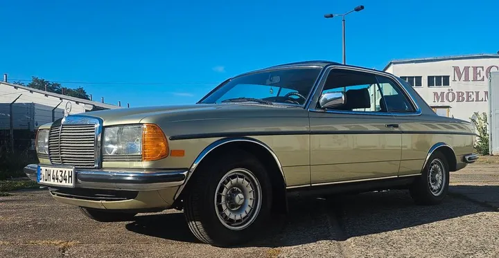 Mercedes-Benz 230