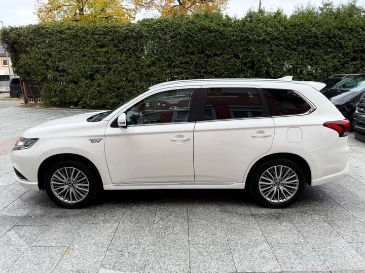 Mitsubishi Plug-in Hybrid Outlander