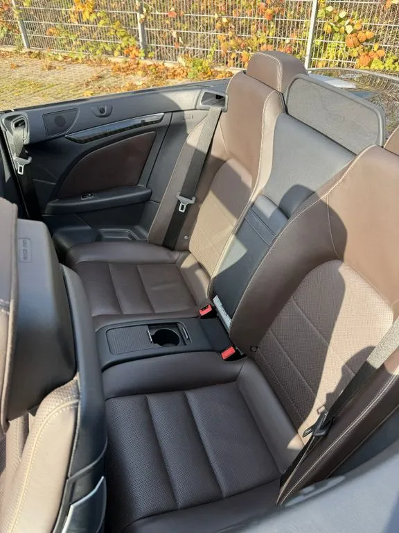 Mercedes-Benz E 320