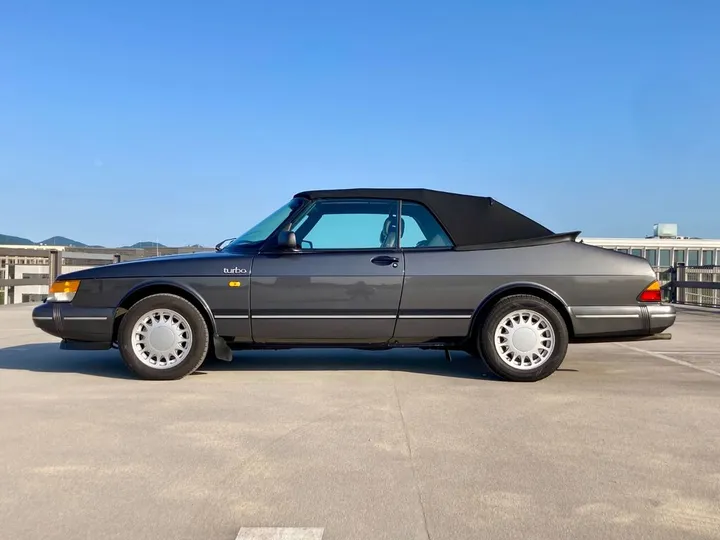 Saab 900