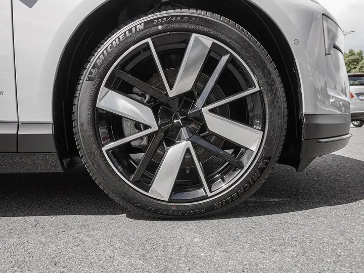 Polestar 4
