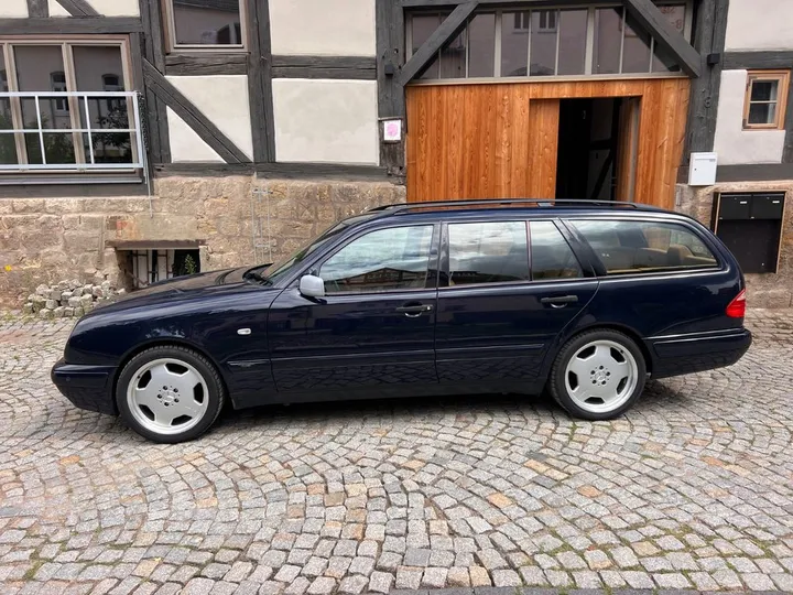 Mercedes-Benz E 240