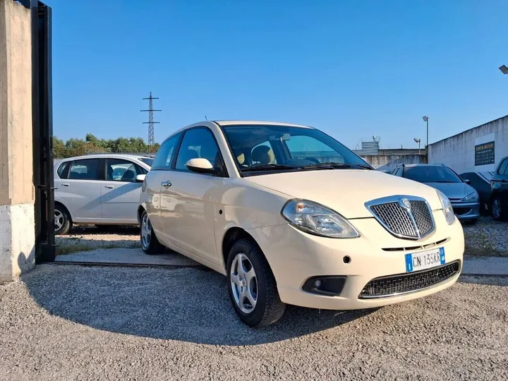 Lancia Ypsilon