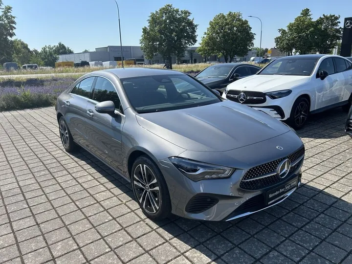 Mercedes-Benz CLA 200