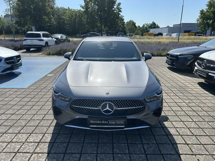 Mercedes-Benz CLA 200