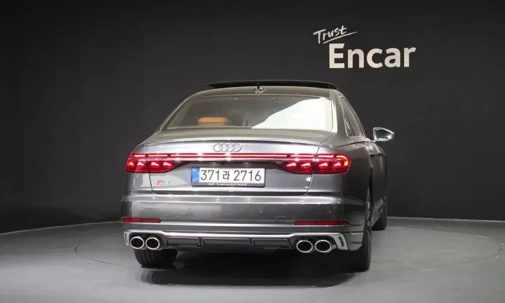 Audi S8