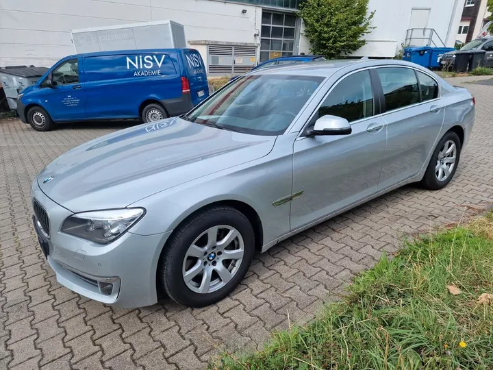 BMW 730