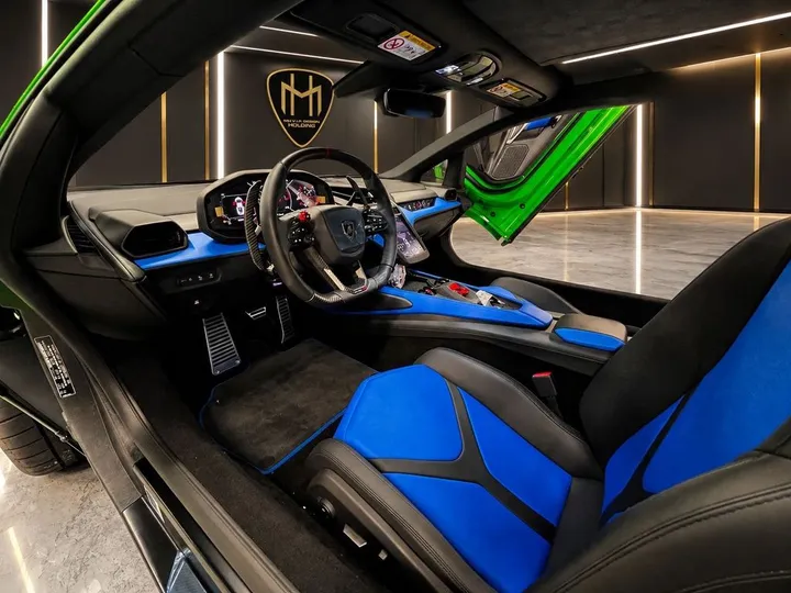 Lamborghini Revuelto