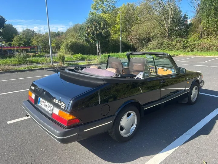 Saab 900