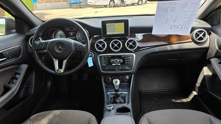 Mercedes-Benz GLA 200