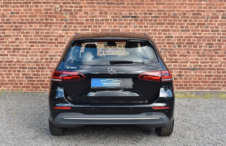 Mercedes-Benz B 180
