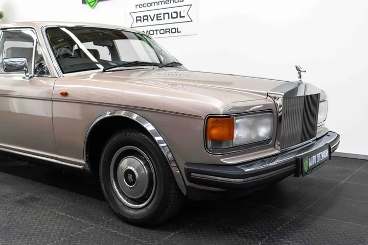 Rolls-Royce Silver Spirit