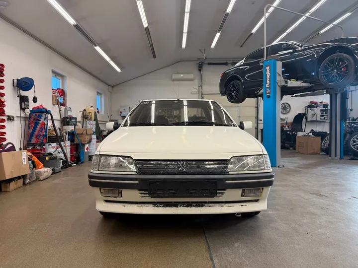 Peugeot 405
