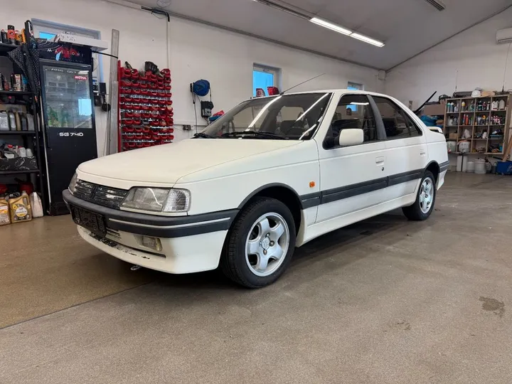 Peugeot 405