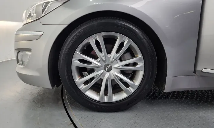 Hyundai Genesis
