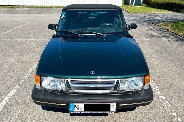 Saab 900