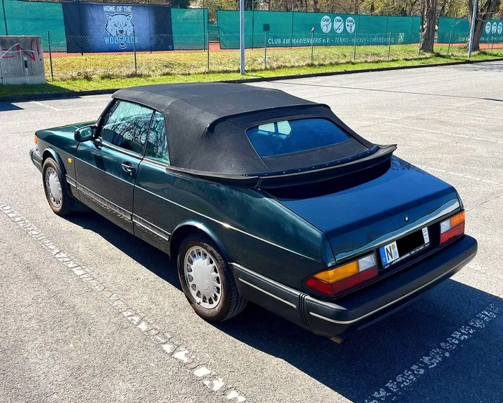 Saab 900