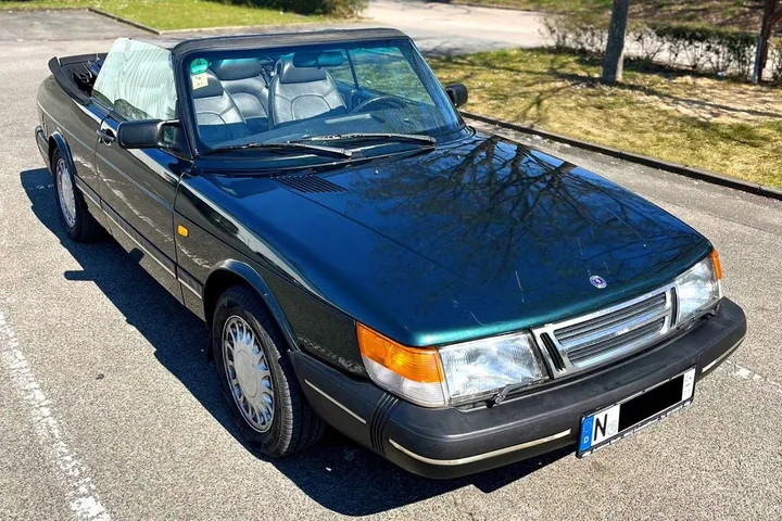Saab 900