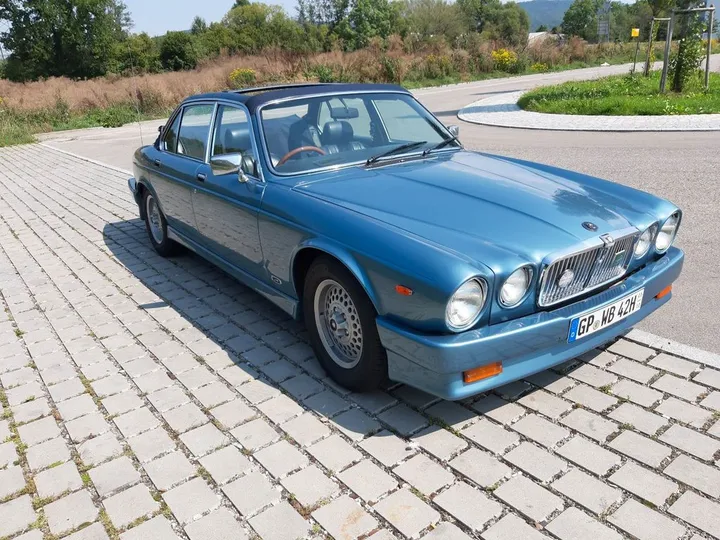 Jaguar XJ6