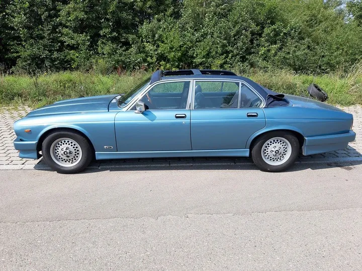 Jaguar XJ6
