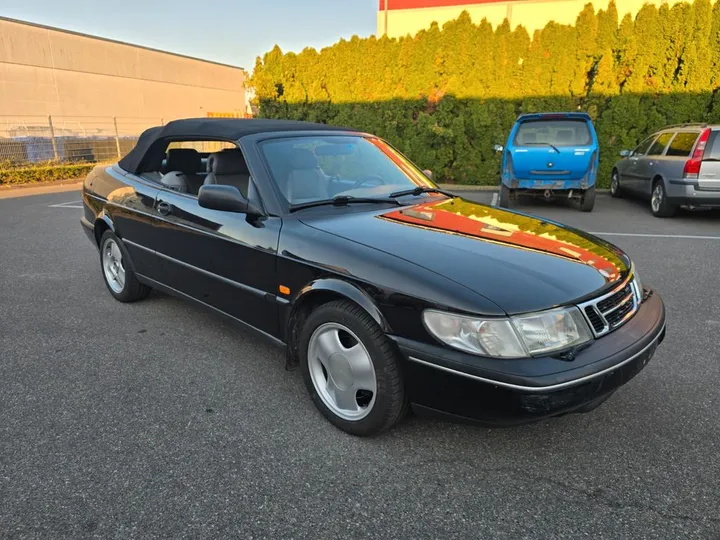 Saab 900
