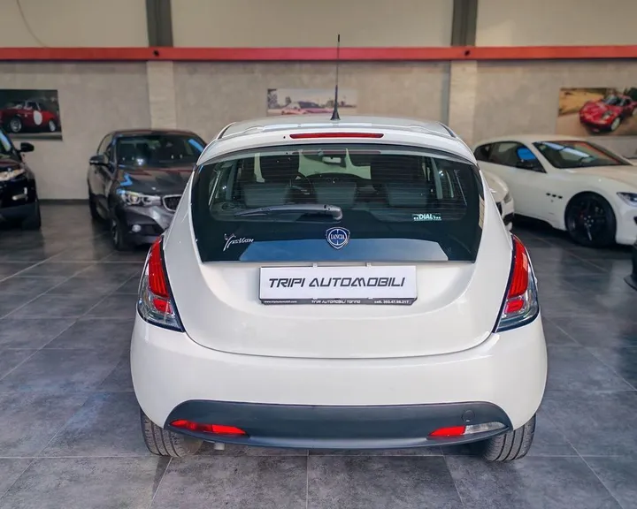 Lancia Ypsilon