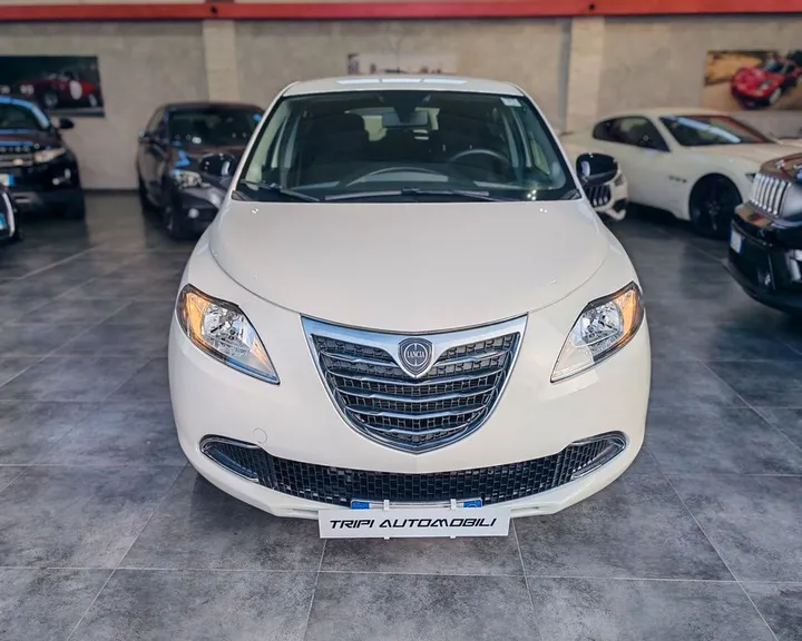 Lancia Ypsilon