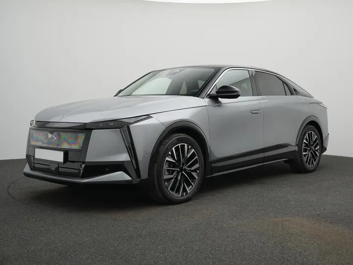 DS Automobiles Nº8