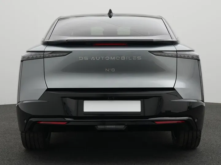 DS Automobiles Nº8