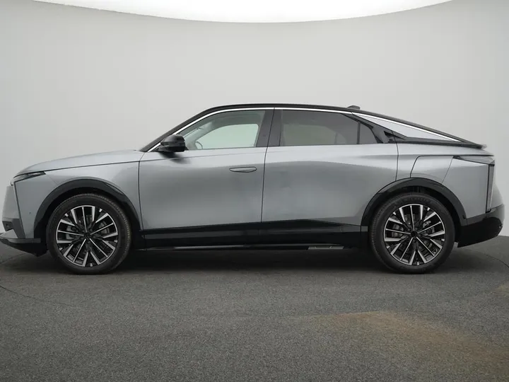 DS Automobiles Nº8