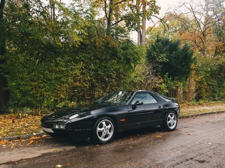 Porsche 928