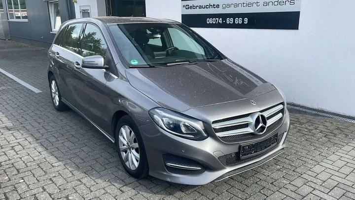 Mercedes-Benz B 180