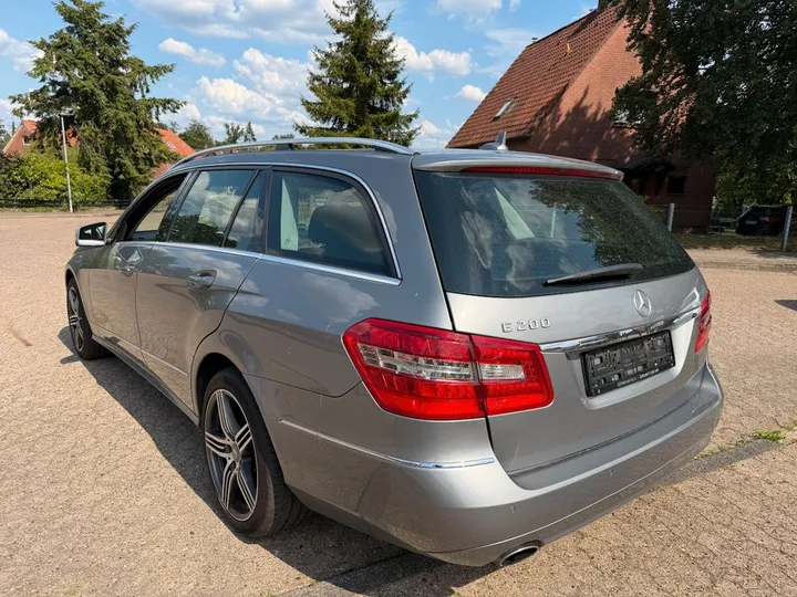 Mercedes-Benz E 200