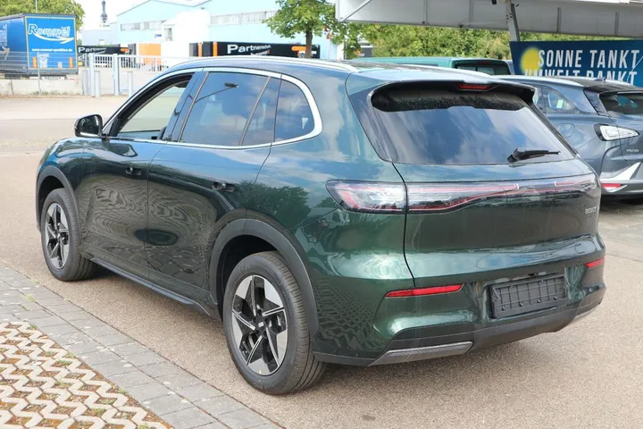 Geely E5