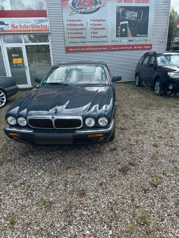 Jaguar XJ8