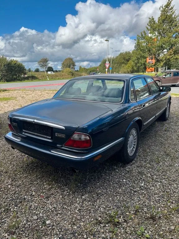 Jaguar XJ8