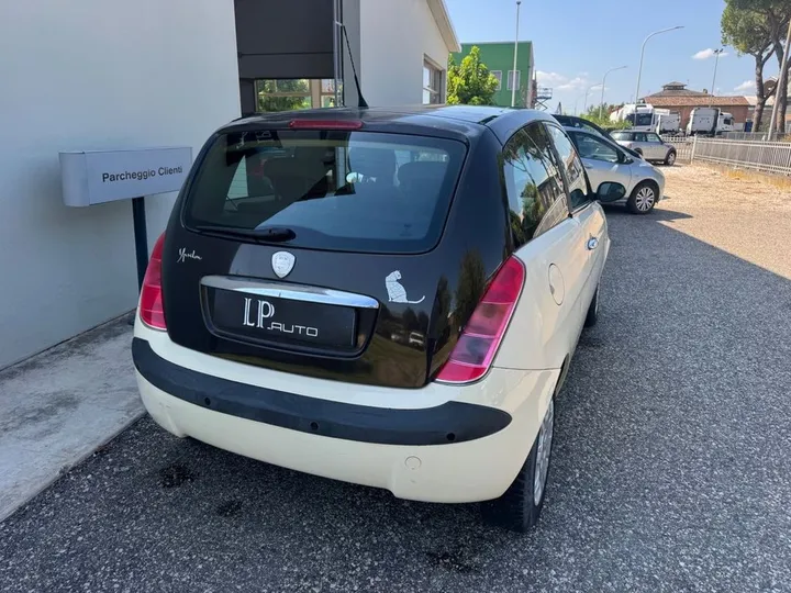 Lancia Ypsilon