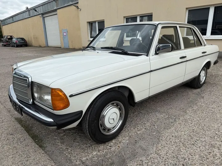 Mercedes-Benz 200