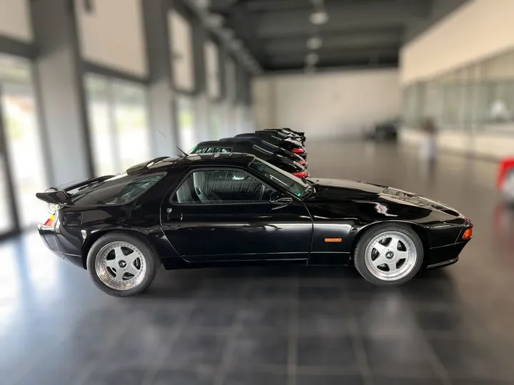 Porsche 928